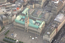 Rathaus Hamburg aus dem Heißluftballon
