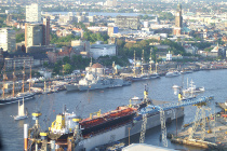 Dock 11 an der Elbe beim Hafengeburtstag in Hamburg